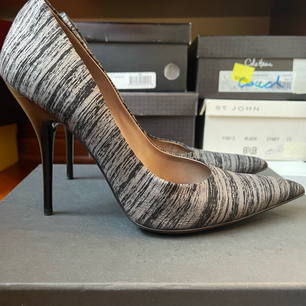 Calvin Klein Collection Suede High Heels / Pumps, Size 9 / 10 US, Sandstone